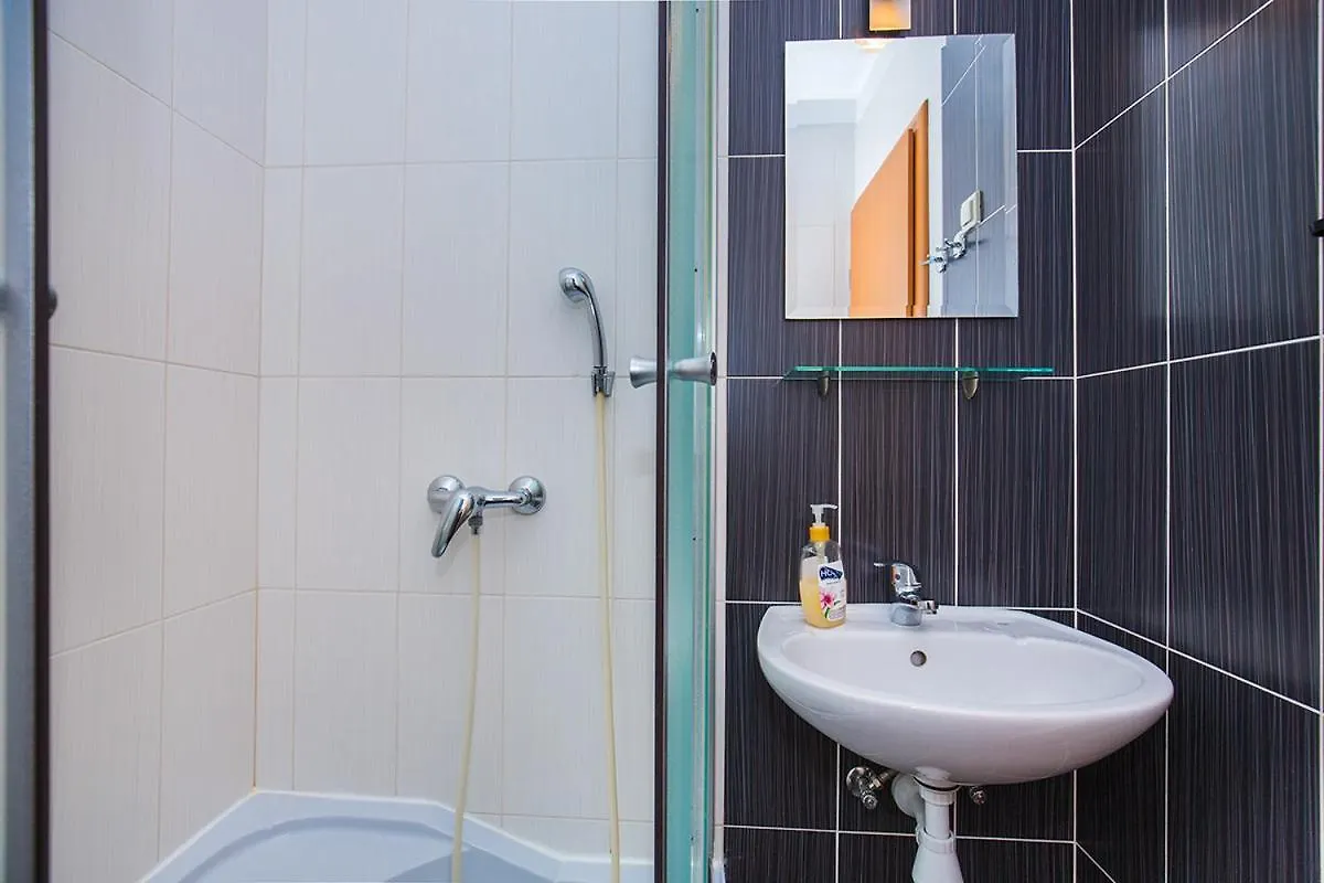 Apartments Sandra Mandre 0*,