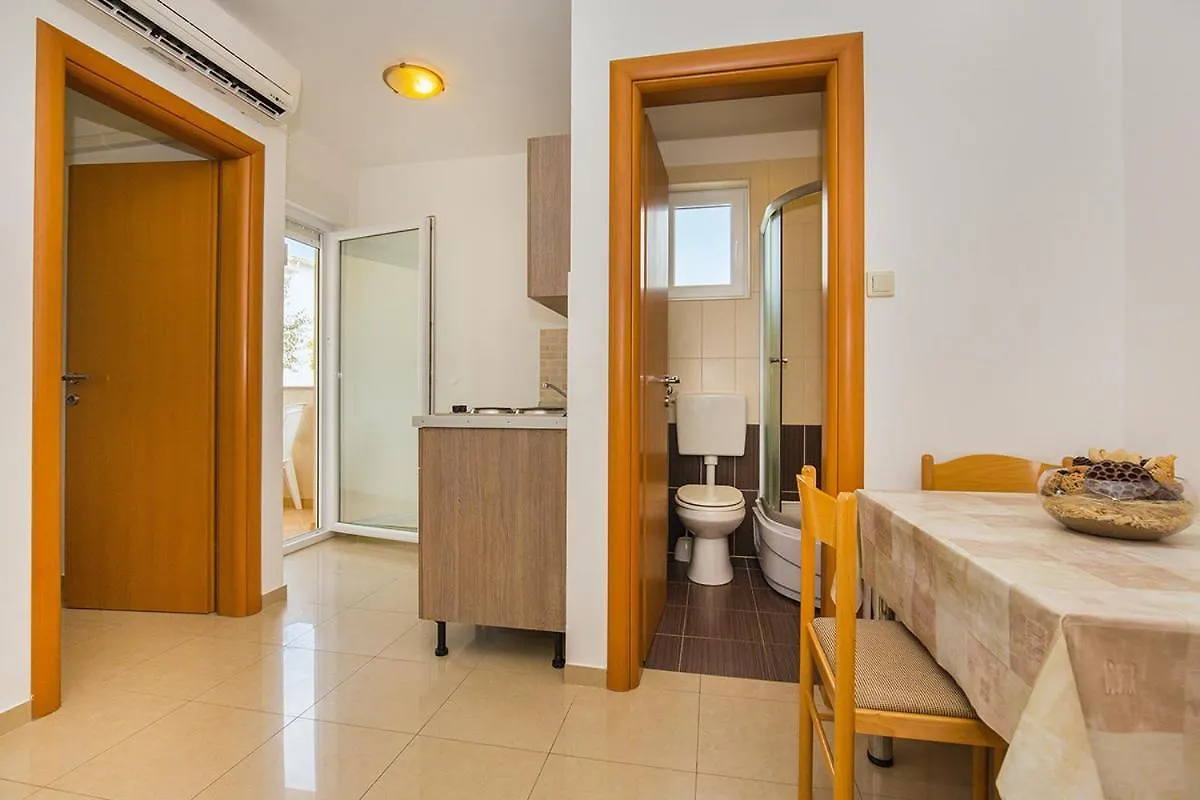 Apartments Sandra Mandre 0*,  Croazia
